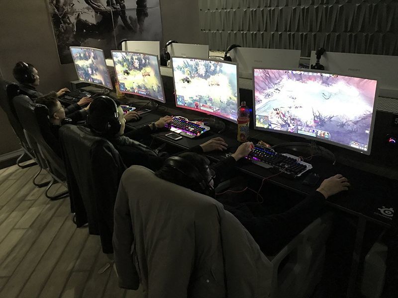 Обстановка в игровом клубе Фреш