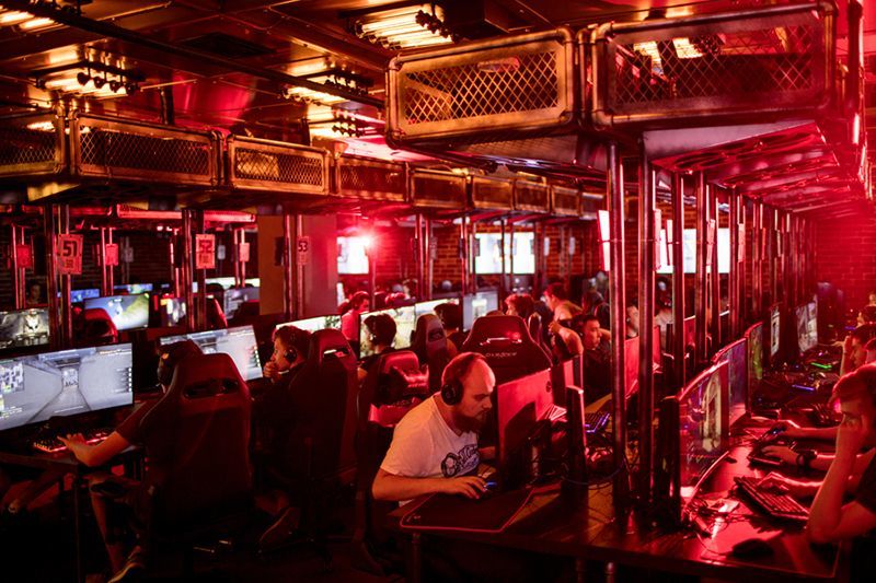 Игровой клуб Rox для геймеров Обстановка в игровом клубе Рокс